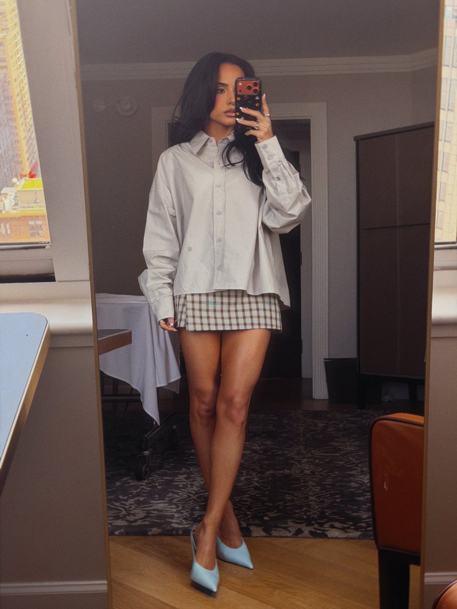 JumpTrailers's tweet photo. Becky G https://t.co/Ra6xdKS3YQ