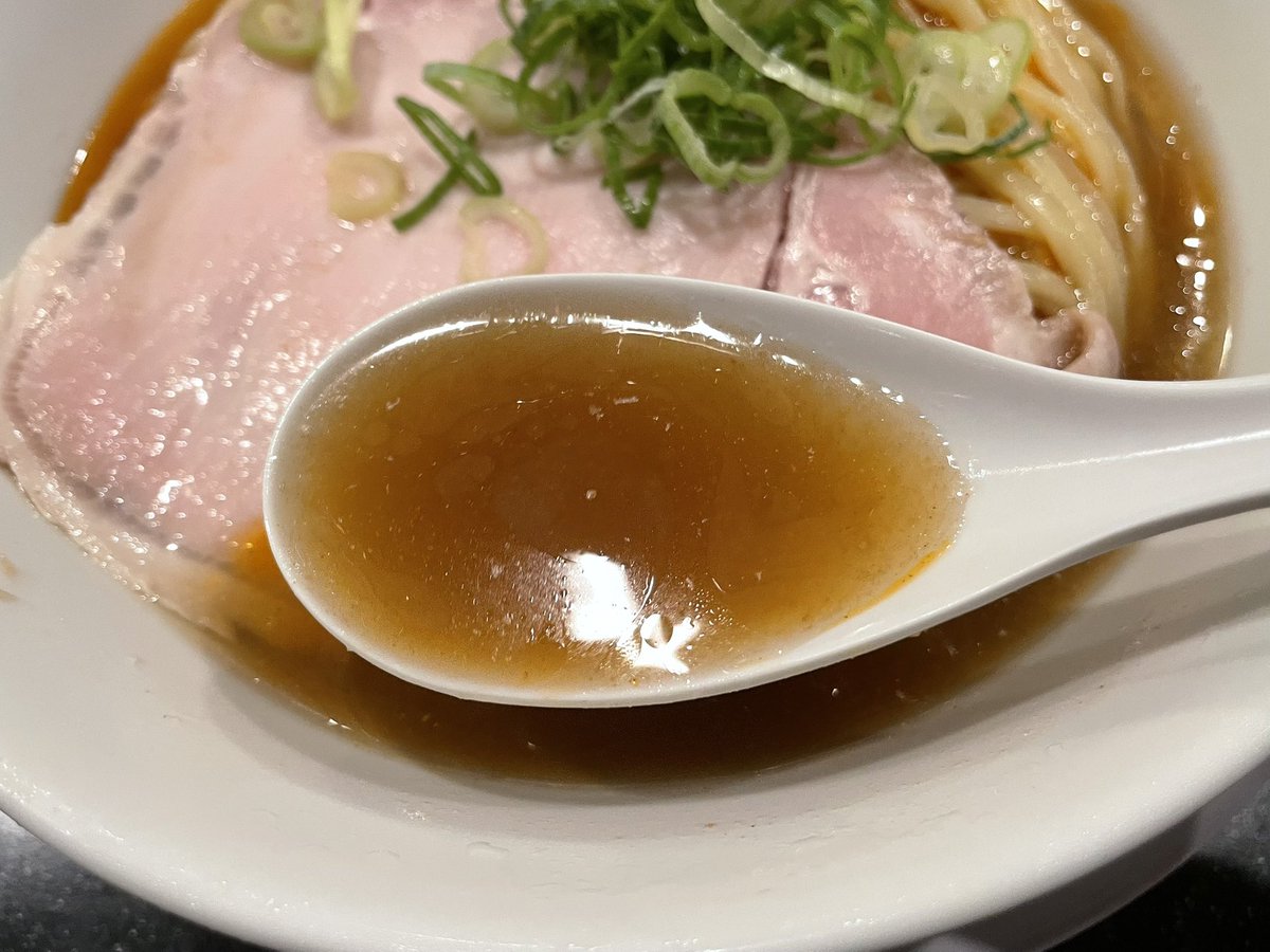 baka1627952's tweet photo. ⭐️⭐️🌙26156🍜 「麺匠至誠」さんの『海老塩の冷やし➕たじおにきり🍙』
　②週連続🍜😋一口スープ🥣を口に入れると海老🦐🦐の旨味が爆発💥やはり今日もめっちゃクチャ美味しかった🤤🤤💯💯冷たい麺も超超絶品🤤❣️最後は🍙を🥣にダイブさせて完飲完食👌💯‼️❣️ご馳走様😋
#冷しラーメン
#麺匠至誠 https://t.co/9Iu3YhxSoC