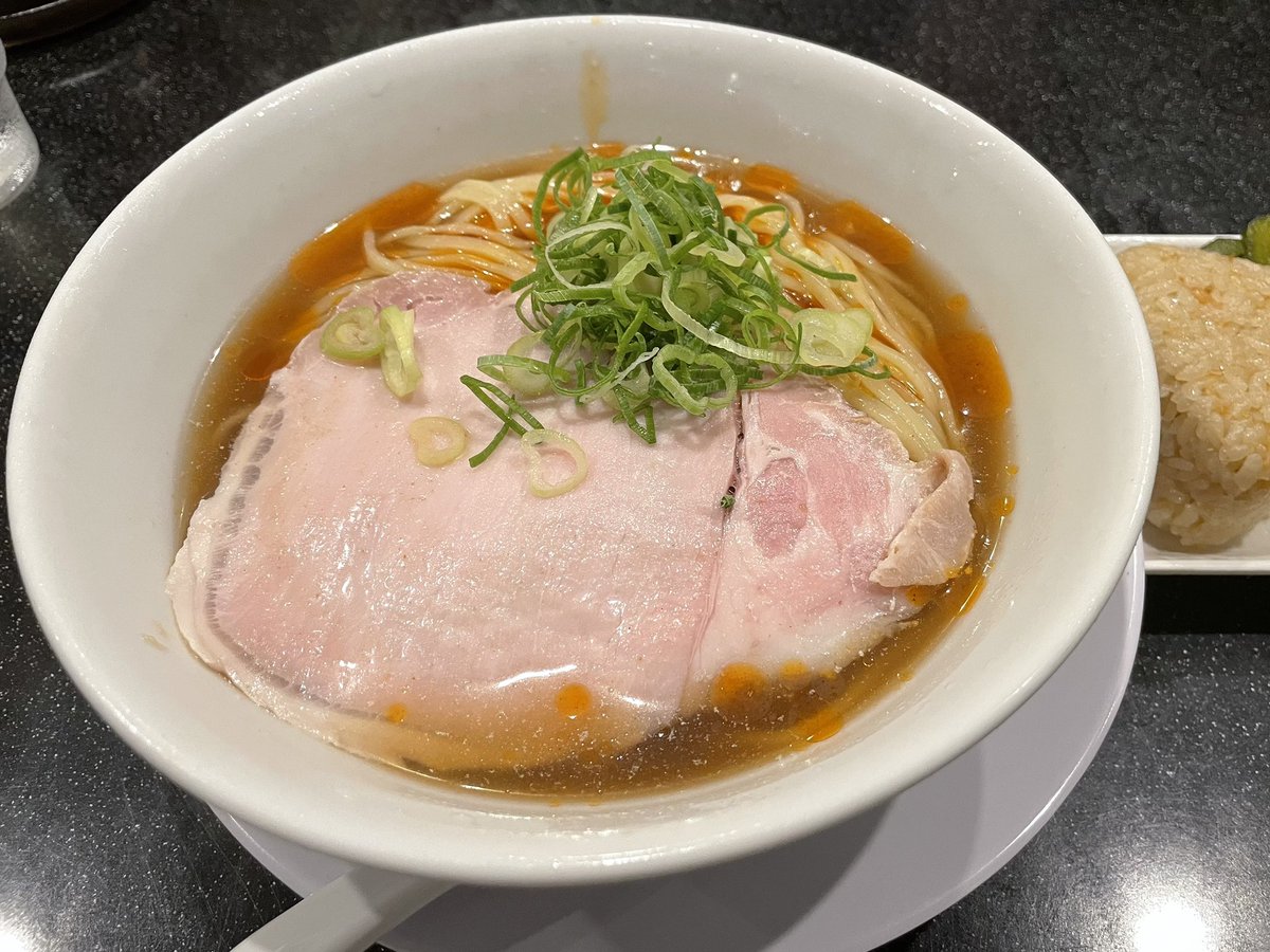 baka1627952's tweet photo. ⭐️⭐️🌙26156🍜 「麺匠至誠」さんの『海老塩の冷やし➕たじおにきり🍙』
　②週連続🍜😋一口スープ🥣を口に入れると海老🦐🦐の旨味が爆発💥やはり今日もめっちゃクチャ美味しかった🤤🤤💯💯冷たい麺も超超絶品🤤❣️最後は🍙を🥣にダイブさせて完飲完食👌💯‼️❣️ご馳走様😋
#冷しラーメン
#麺匠至誠 https://t.co/9Iu3YhxSoC