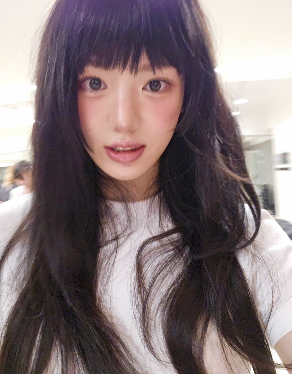 suideflair's tweet photo. @minjedeflair Morning, Minje! Kenapa ekspresinya kayak lagi bete gitu? 🤥 https://t.co/zbI103Jflz