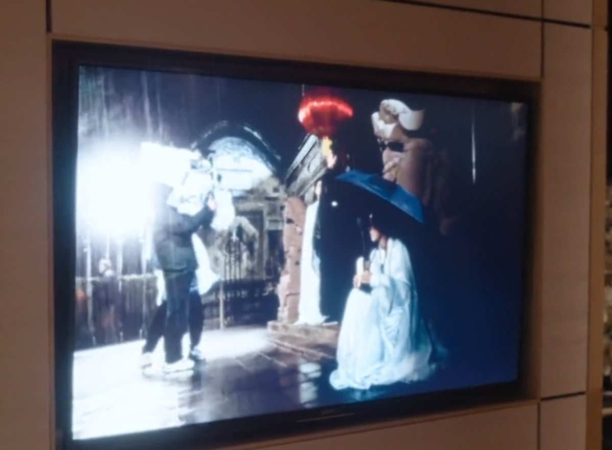 MultiAddictStan's tweet photo. @selineaway @pinkjellymilk There's a scene, we saw Zhen xin got umbrella from Zhang Zhun during filming (very 1st meet) 
And so kept the umbrella with him all those years. 
But did you notice this? Umbrella changed 😁 #DeepIn #DeepInTheAct #DeepInEp12 #DeepInFinalEp #Ollie #Shuyuan #TianYuan https://t.co/TKZWLbpxvN