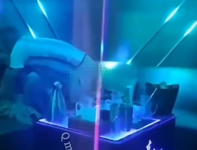 AdoptionRules's tweet photo. Clip phòng hát karaoke xếp gạch KTV Tokyo..
Comment 📌 https://t.co/yARGuP3HCg