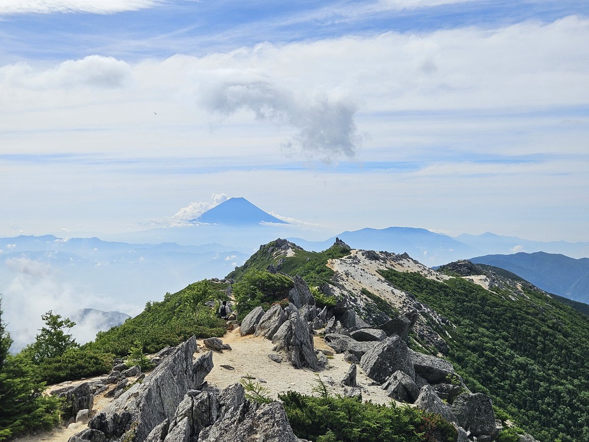 hydyhydy_BiS's tweet photo. 鳳凰三山🏔´-
やっと電波はいった https://t.co/F8bj8VeKiW