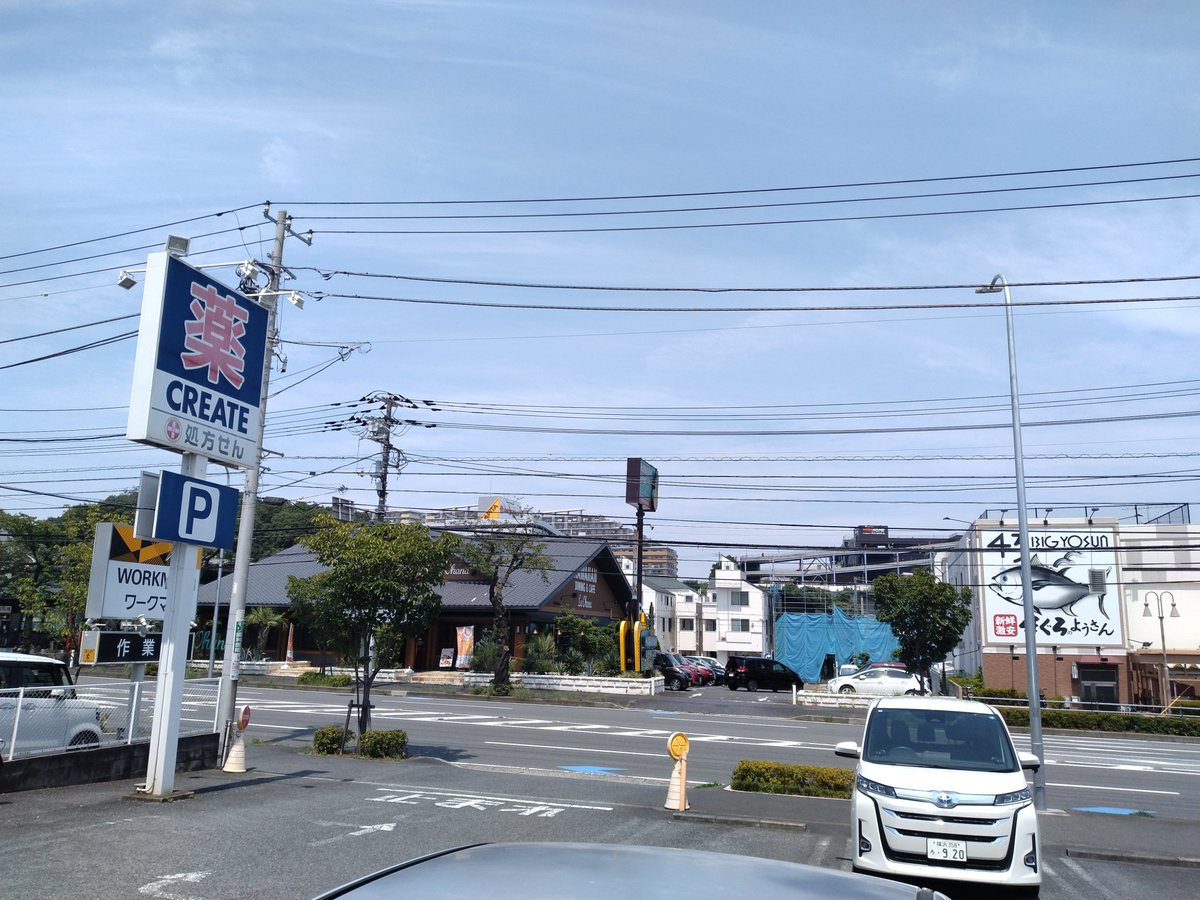 issyunen's tweet photo. やっと東名の渋滞区間ぬけて一息

横浜町田までの道中こっち側から
アピタ長津田もしばしお別れですね

名古屋人のオアシス的存在でした
スガキヤが入店しないかなぁと思ってましたが自分が先にいなくなるとは https://t.co/PFVLYwoWp5