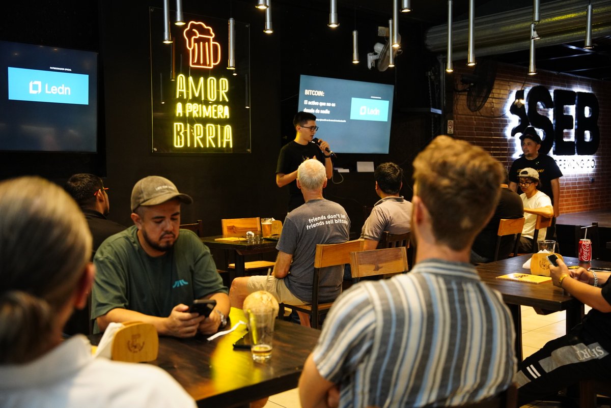 SatoshiEvents's tweet photo. Así vivimos nuestro Bitcoin meetup del mes ayer en SEB Brewing Co, San Benito. 🇸🇻

Gente conversando sobre Bitcoin. Sobre por qué importa. Usuarios que lo usan de verdad en El Salvador.

Gracias @hodlwithLedn y @bitdriver_sv 🧡

Te esperamos en el próximo. ⚡ https://t.co/rid6GbwSCz