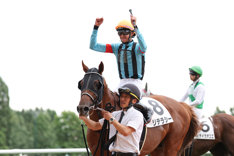 gallop_keiba's tweet photo. 札幌3Rは4番人気 #リテラシー が勝利して、#松本大輝 騎手はJRA通算100勝を達成です🎊 https://t.co/7OgRpBDOLa