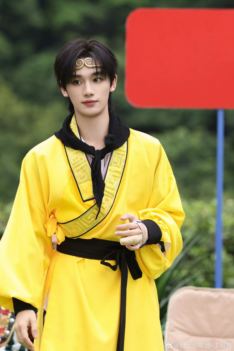 DCXOVERCSTATION's tweet photo. 【丁程鑫微博更新】
谁是这个山头最帅的哥们儿

#丁程鑫 #DingChengXin #딩청신 #dinhtrinhham #时代少年团 #TeensinTimes #时代少年团丁程鑫 #ติงเฉิงซิน  #tnt_thời_đại_thiếu_niên_đoàn https://t.co/Ww9GFm9kAa