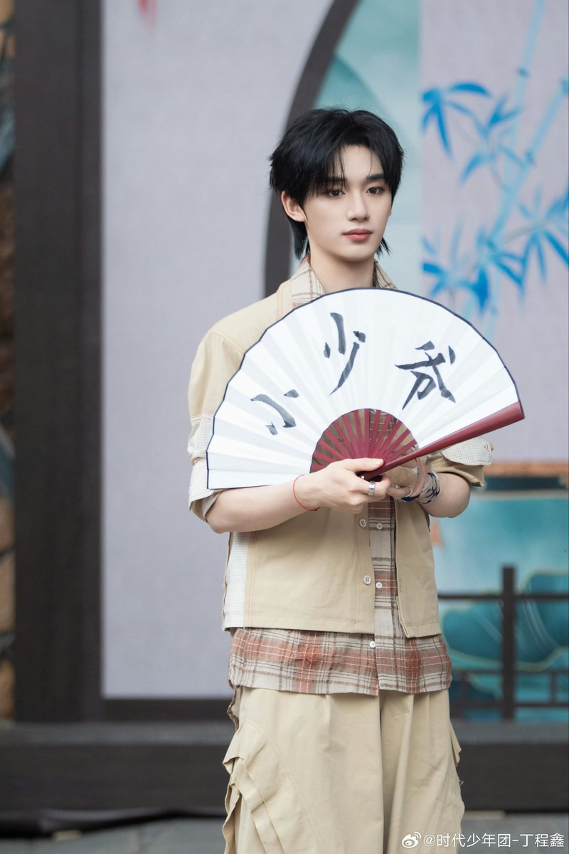 DCXOVERCSTATION's tweet photo. 【丁程鑫微博更新】
谁是这个山头最帅的哥们儿

#丁程鑫 #DingChengXin #딩청신 #dinhtrinhham #时代少年团 #TeensinTimes #时代少年团丁程鑫 #ติงเฉิงซิน  #tnt_thời_đại_thiếu_niên_đoàn https://t.co/Ww9GFm9kAa