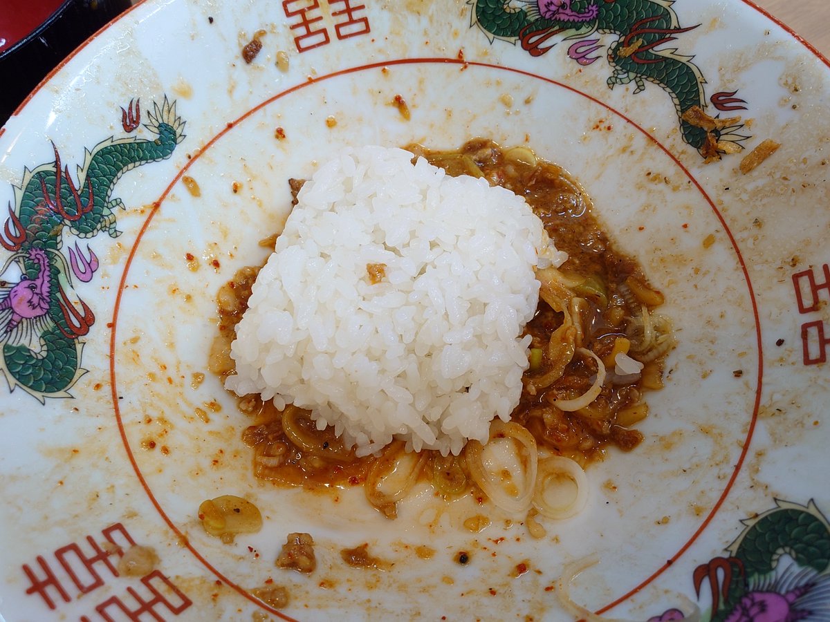 ama88101's tweet photo. 【北ノ醤油 チーホー】水道橋店
西の汁なし✨真っ赤卵
北ノ醤油ラーメンスープ一口ライス付き
仕事が暇なのでラーメン啜りに
レッツゴー１０４５着５番目
良〜く混ぜ混ぜくぅ～一口目から旨々👍🏻
真っ赤卵に絡め旨々👍🏻
煮干酢を回しかけ旨々👍🏻
追い飯最高👍🏻
ご馳走様でした🙏🏻
@kitano_chiho @susuru_tv https://t.co/PeJoL7WhnJ