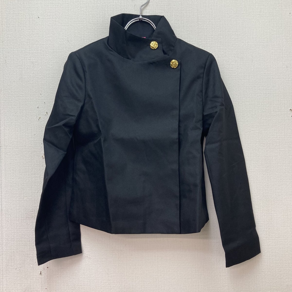 mitsubado's tweet photo. 【✨新着情報✨】
「呪術廻戦」のお衣装が多数入荷しました🎶
海外の方からもお問い合わせの多い作品です!
お求めの方はぜひお早めのチェックを👀✨
🔽通販
https://t.co/SLCFwUmSfj
本日も19時まで営業中!
リニューアル記念買取UPキャンペーンも開催中です✨
#呪術廻戦 #WJ #みつば堂 #秋葉原 https://t.co/wUepiVGH0E