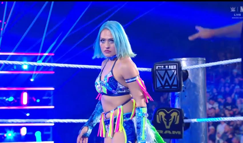 ExposingIWC's tweet photo. Giulia has been on the main roster for a little over a year and folks are calling for her to quit and leave because of bad booking. I doubt any of you have ever accomplished anything worth while. You're so quick to give up. 

I'm old enough to remember folks calling for Iyo sky to quit and go back to Japan before she won money in the bank.