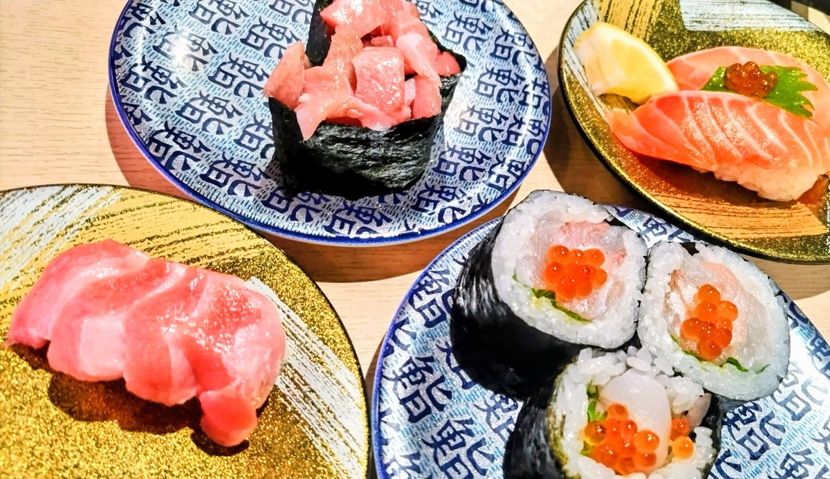 娘が馬刺し食べたいと言うので､今日の昼飲みは近所のお寿司屋さんへ