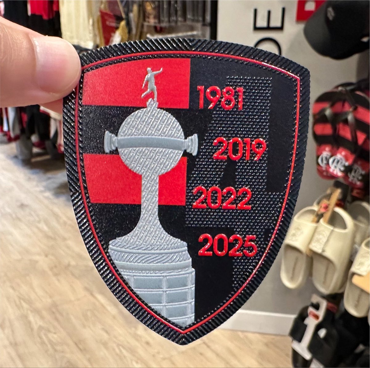 ColunadoFla's tweet photo. 🗣️ Só converso com quem pode ostentar esse Patch no uniforme! https://t.co/VH09TcmWo6