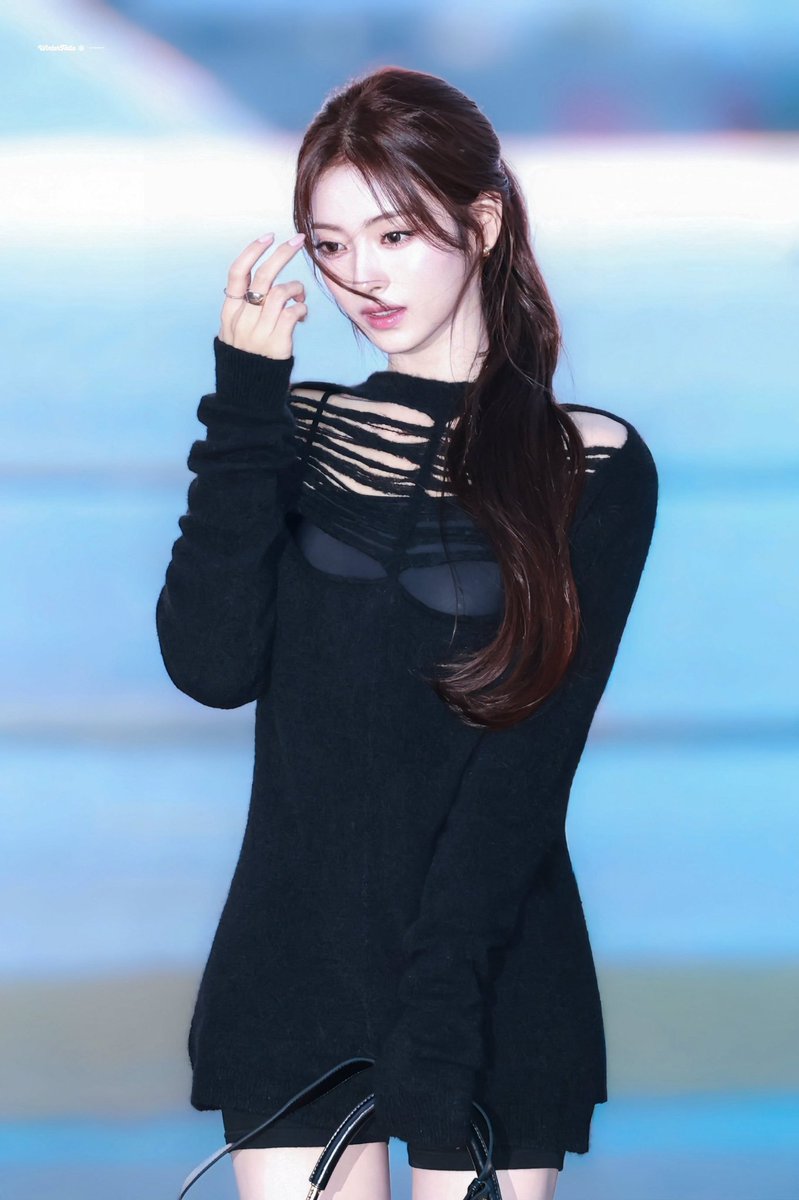 meovv_you's tweet photo. 이거미쳣다화보같다 https://t.co/iumSotoPeB