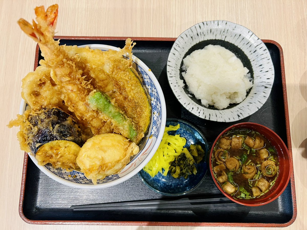 sie_kano's tweet photo. 今日は少しやんちゃな気分🍤🦑
大根おろしたっぷりでいただきます https://t.co/MuwmgeDeGG