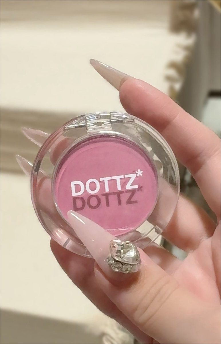 6xl26's tweet photo. DOTTZ* カラーチークポップコマンド
🎀02 COOL PINK CHIFFON 【PR】
まず何よりパケと色味がかわいすぎる🙂↕️♡
見たまま発色でしっかり色ついてくれるし粉飛びもせず一日経っても色落ちが気にならなかったよ😽✨
#DOTTZ #PR https://t.co/fMDkd2GxyZ
