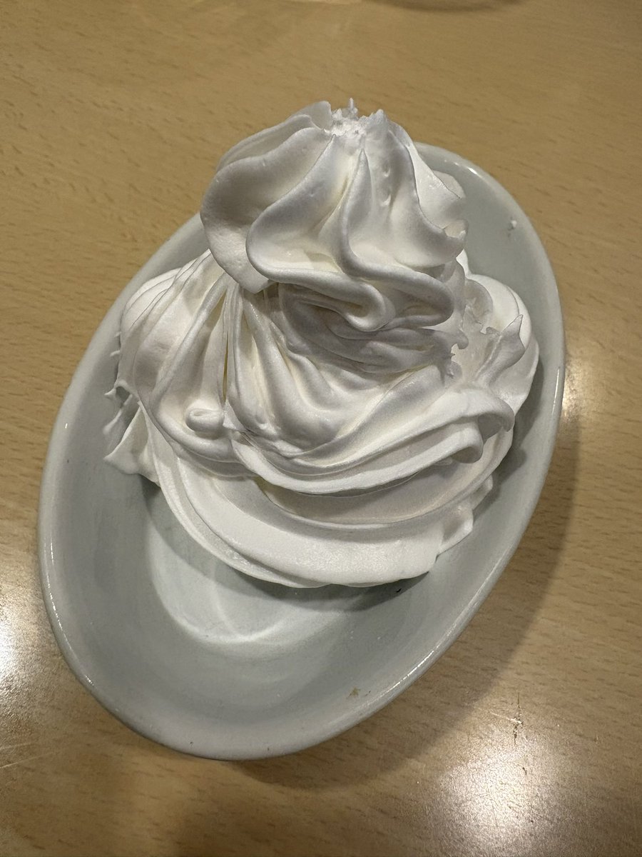 4tara_xia's tweet photo. 生クリームが主食です(おいひー) https://t.co/bkocv3TrOG