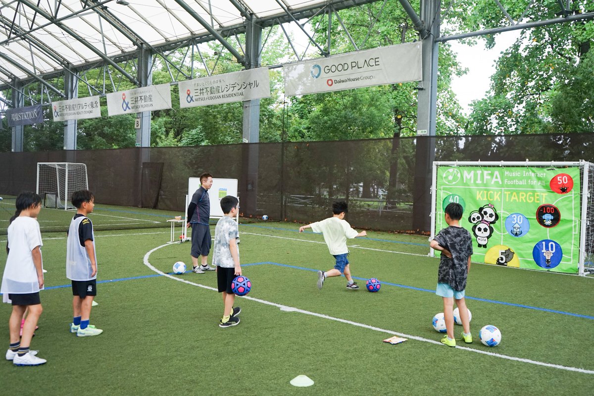 MIFA_FP_SENDAI's tweet photo. 【MIFA FP仙台「夏休み体験ワークショップ presented by molten」開催中⚽️】
「MIFA FP×molten」のイベントを開催中☀️
親子で「組み立て式サッカーボール」を作ったり、ボールを蹴って遊べるエリアでたくさん楽しんでいます！
開催時間は10時-18時⚽️当日参加OKです！
ぜひご来場下さい♪
#MIFA #molten https://t.co/GIO8JdIHKz