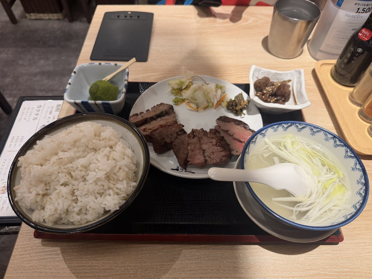 hiro_horizons's tweet photo. ポーチのおかげで美味しいご飯食べれました😭
メルカリで買わなくて良かった https://t.co/xpz2QJJbPH