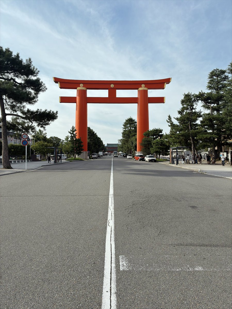 kiskaty's tweet photo. 昨日
��って約4時間
一部を除いて撮影可能
最後まで楽しめた
（※鳥居は横断歩道渡りながら撮影） https://t.co/9SGZSwk5Lv