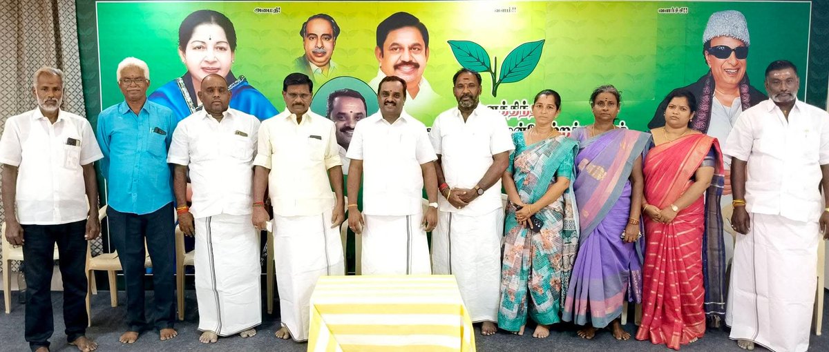 KarurKamalOffl's tweet photo. இதயதெய்வங்களின் வழியில், மாண்புமிகு கழக பொதுச்செயலாளர் @EPSTamilNadu அவர்களால் அறிவிக்கப்பட்ட, கரூர் மாநகரத்திற்கு உட்பட்ட 6-பகுதி கழகங்களுக்கான பகுதி கழக நிர்வாகிகளை அறிமுகப்படுத���தி வைத்து, அவர்களுக்கான செயல்முறை விளக்கங்களையும் கழக வளர்ச்சிப் பணிகளுக்கான ஆலோசனைகளையும் வழங்கியதில் பெருமகிழ்ச்சி அடைகிறேன். 

தொடர்ந்து ஒத்துழைப்பும் ஊக்கமும் கொடுத்து கழக வளர்ச்சிக்காக உறுதுணையாக இருக்கும் பகுதி கழக செயலாளர்கள் அனைவருக்கும் எனது நன்றிகளையும் வாழ்த்துக்களையும் தெரிவித்துக்கொள்கிறேன்.

@AIADMKITWINGOFL @AIADMKOfficial