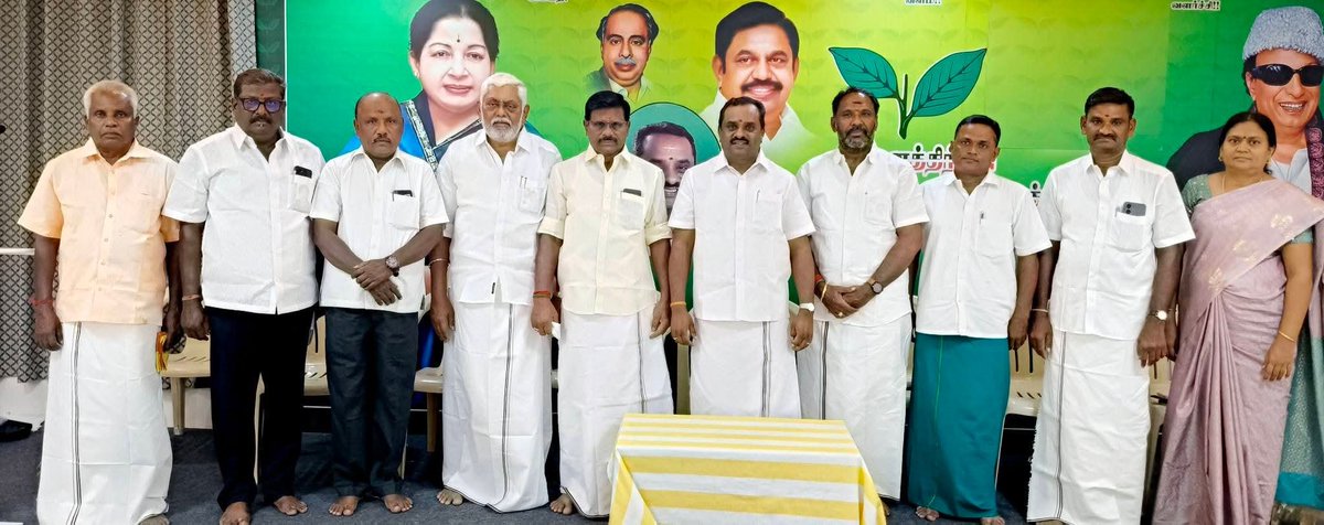 KarurKamalOffl's tweet photo. இதயதெய்வங்களின் வழியில், மாண்புமிகு கழக பொதுச்செயலாளர் @EPSTamilNadu அவர்களால் அறிவிக்கப்பட்ட, கரூர் மாநகரத்திற்கு உட்பட்ட 6-பகுதி கழகங்களுக்கான பகுதி கழக நிர்வாகிகளை அறிமுகப்படுத்தி வைத்து, அவர்களுக்கான செயல்முறை விளக்கங்களையும் கழக வளர்ச்சிப் பணிகளுக்கான ஆலோசனைகளையும் வழங்கியதில் பெருமகிழ்ச்சி அடைகிறேன். 

தொடர்ந்து ஒத்துழைப்பும் ஊக்கமும் கொடுத்து கழக வளர்ச்சிக்காக உறுதுணையாக இருக்கும் பகுதி கழக செயலாளர்கள் அனைவருக்கும் எனது நன்றிகளையும் வாழ்த்துக்களையும் தெரிவித்துக்கொள்கிறேன்.

@AIADMKITWINGOFL @AIADMKOfficial