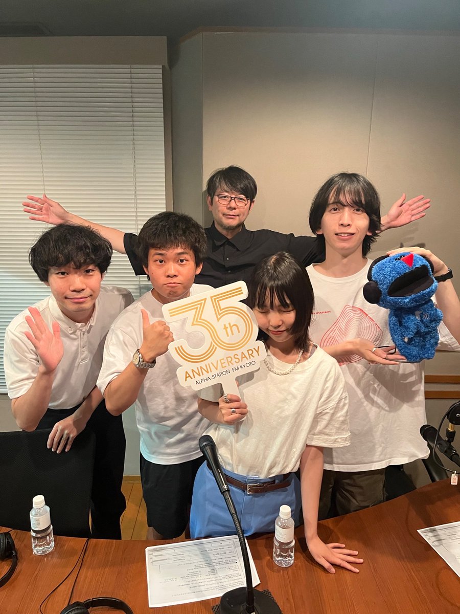 ngkm_band's tweet photo. 【 Media info 】
本日17:00〜 京都α-STATIONの番組「CROSS POINT」にNagakumoが4人揃って出演します!
アルバム特集に加えてメンバーが選ぶ夏ソングコーナーも!ぜひお聴きください!
https://t.co/Xr6TDceRmu
#クロスポイント #FM京都 https://t.co/ZaNaJQP4Lh