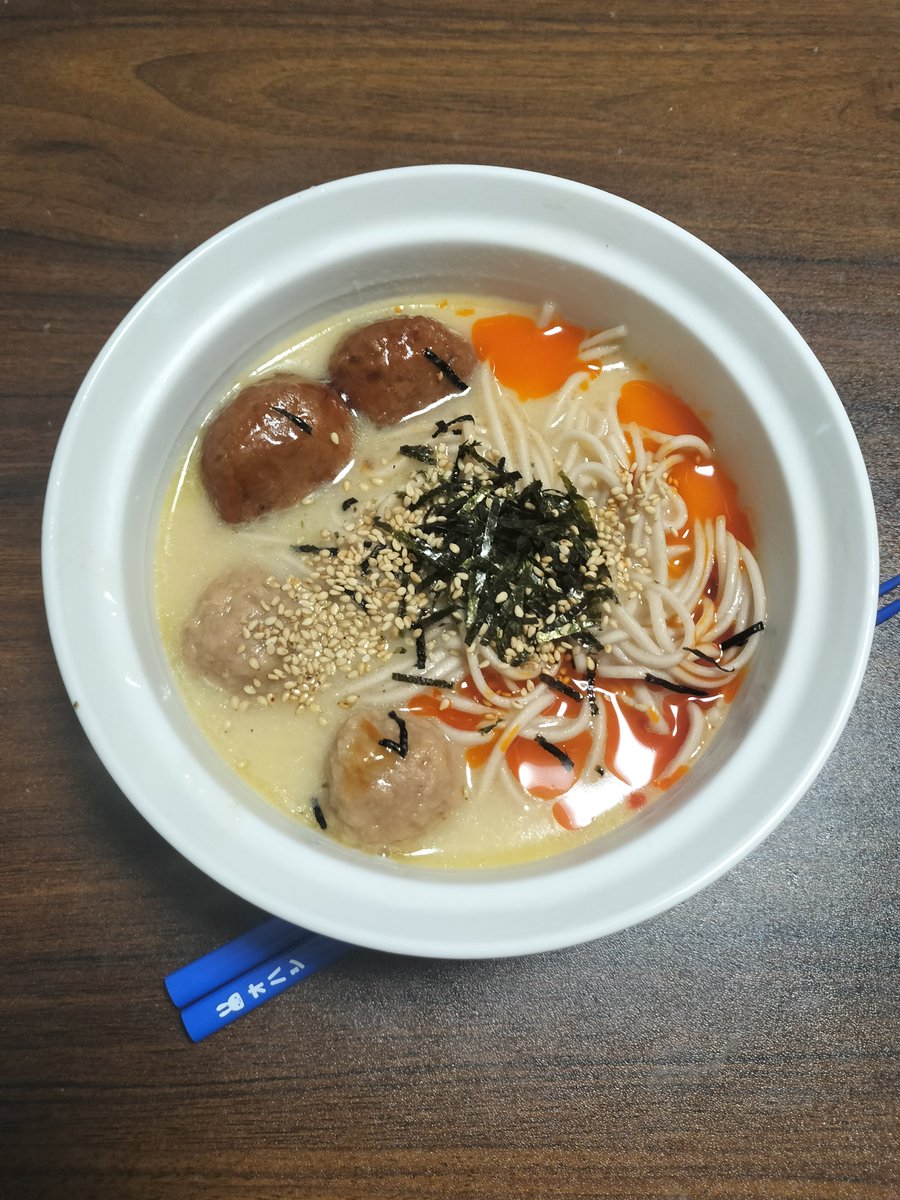 ohayokun's tweet photo. 21日目の昼。白湯ラーメン。ラー油を入れてピリ辛にしました。
#PR #ロカロヌードルモニター https://t.co/nRPF5cEnVe