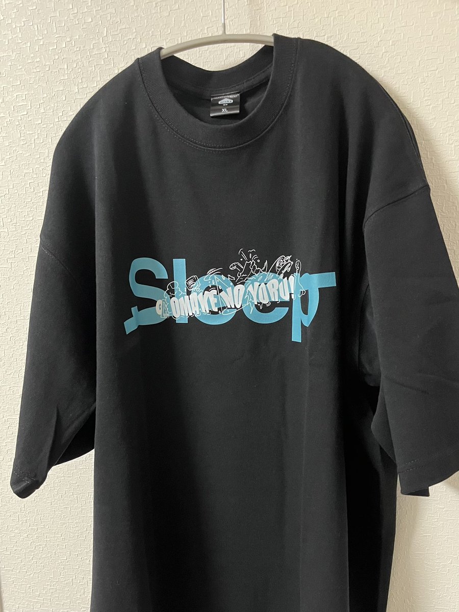 Nec_beateR's tweet photo. おまけの夜24時間限定Tシャツ届いた！
デザインもブルーの色味もかわいい〜〜
生地すごいしっかりしてるし、大きめに着たい派なので袖ちょい長めなの嬉しい！
#おまけの夜 https://t.co/qEyw0mDljg