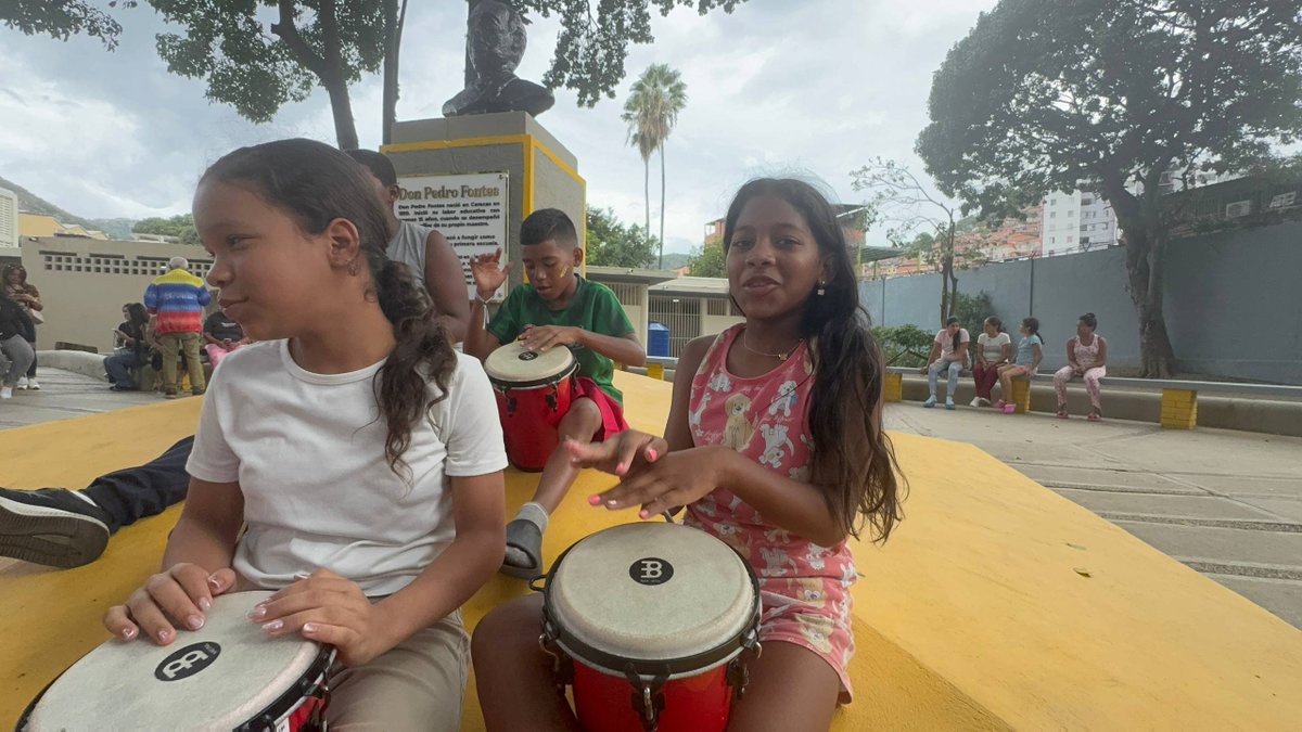 CGRVenezuela's tweet photo. Asimismo, el equipo del Núcleo del Sistema Nacional de Orquestas y Coros Juveniles e Infantiles de Montalbán cerraron la tarde con broche de oro; con un tradicional repique de tambores y sangueo que evocó en los hermanos protegidos su identidad cultural guaireña.

4/4 https://t.co/GPxXa7MMOu