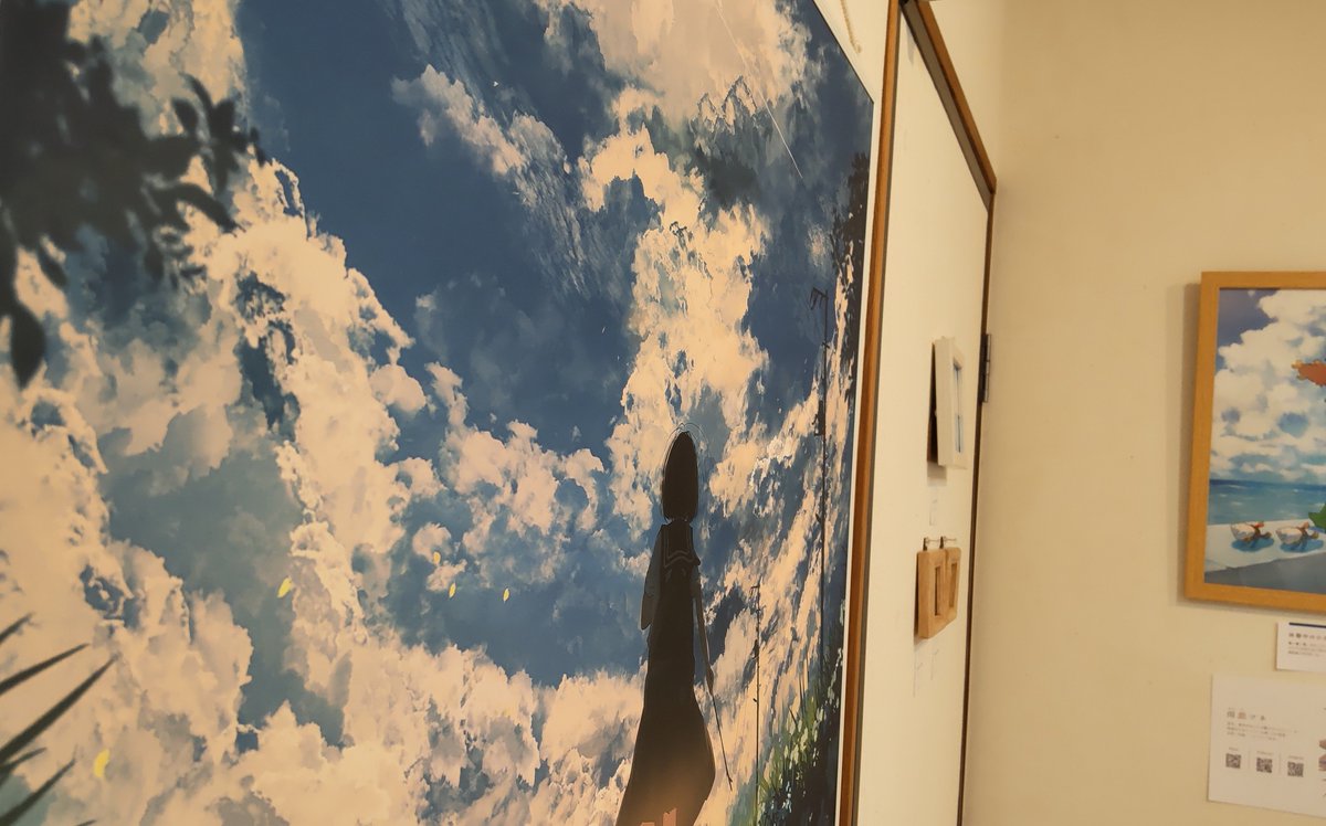 cafetheogallery's tweet photo. 夏の企画展「一会の瑠璃、夏の泡沫」は本日初日です。八月に入りました、暑い日が続いてますが展示で夏をお楽しみください、よろしくお願いします。 https://t.co/JiTpRcDfK1