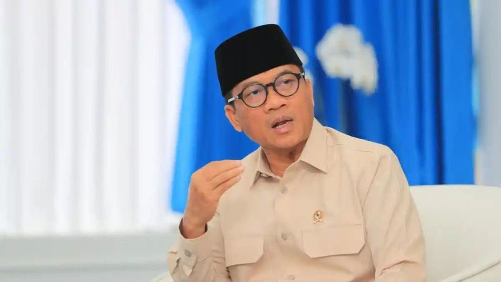 ADespi123's tweet photo. Menteri Desa dan Pembangunan Daerah Tertinggal, Yandri Susanto, membantah beredarnya video di media sosial yang menampilkan sosok mirip dirinya dan berisi pernyataan terkait Koperasi Desa Merah Putih. Ia memastikan video tersebut merupakan informasi palsu dan menyesatkan. Dalam https://t.co/kYCd8hkxN0