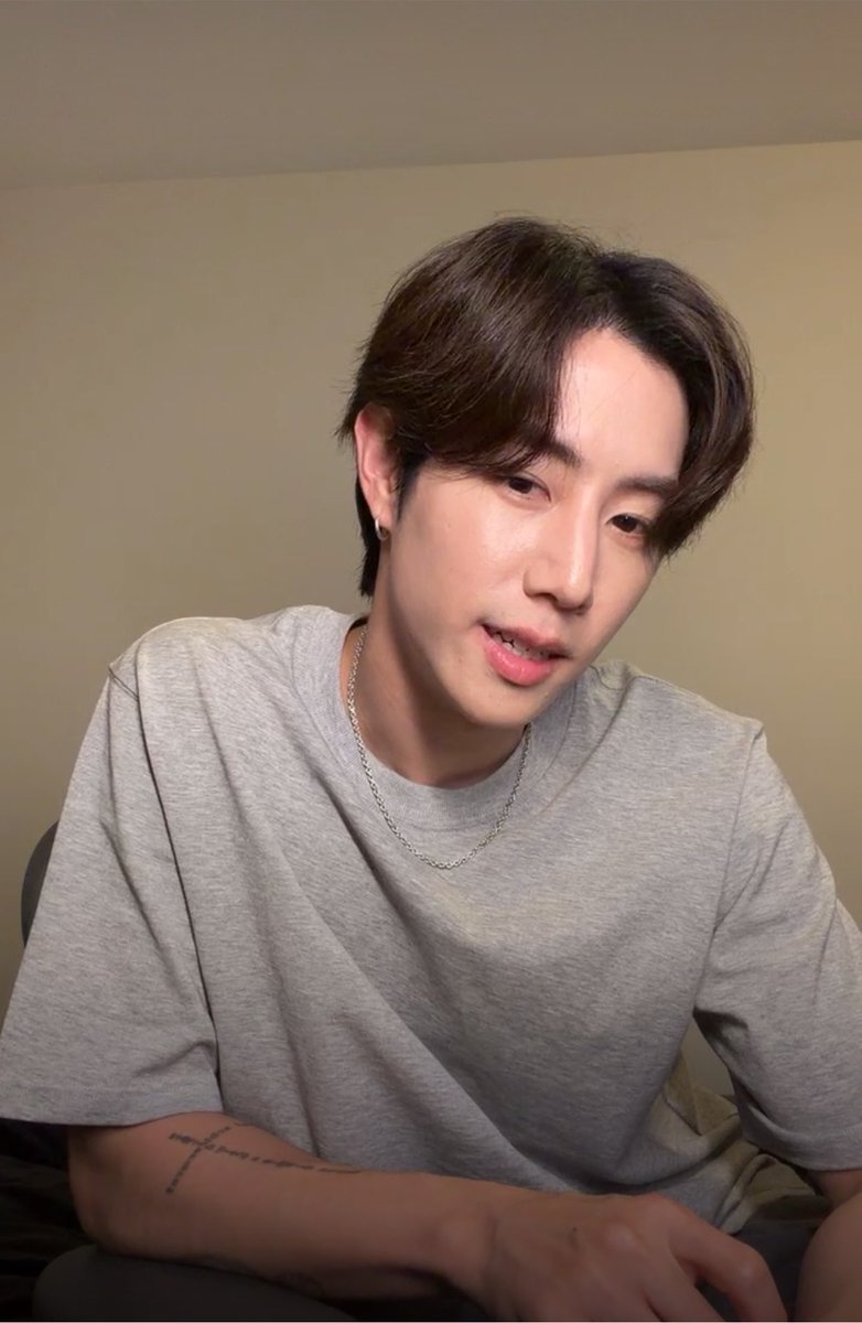 ilysbmarks's tweet photo. หล่ออะ เกิดมาเพื่อเป็นสิ่งสวยงามของโลกใบนี้จริงๆ 🥺

#MARKTUAN https://t.co/y9xddxP3uo