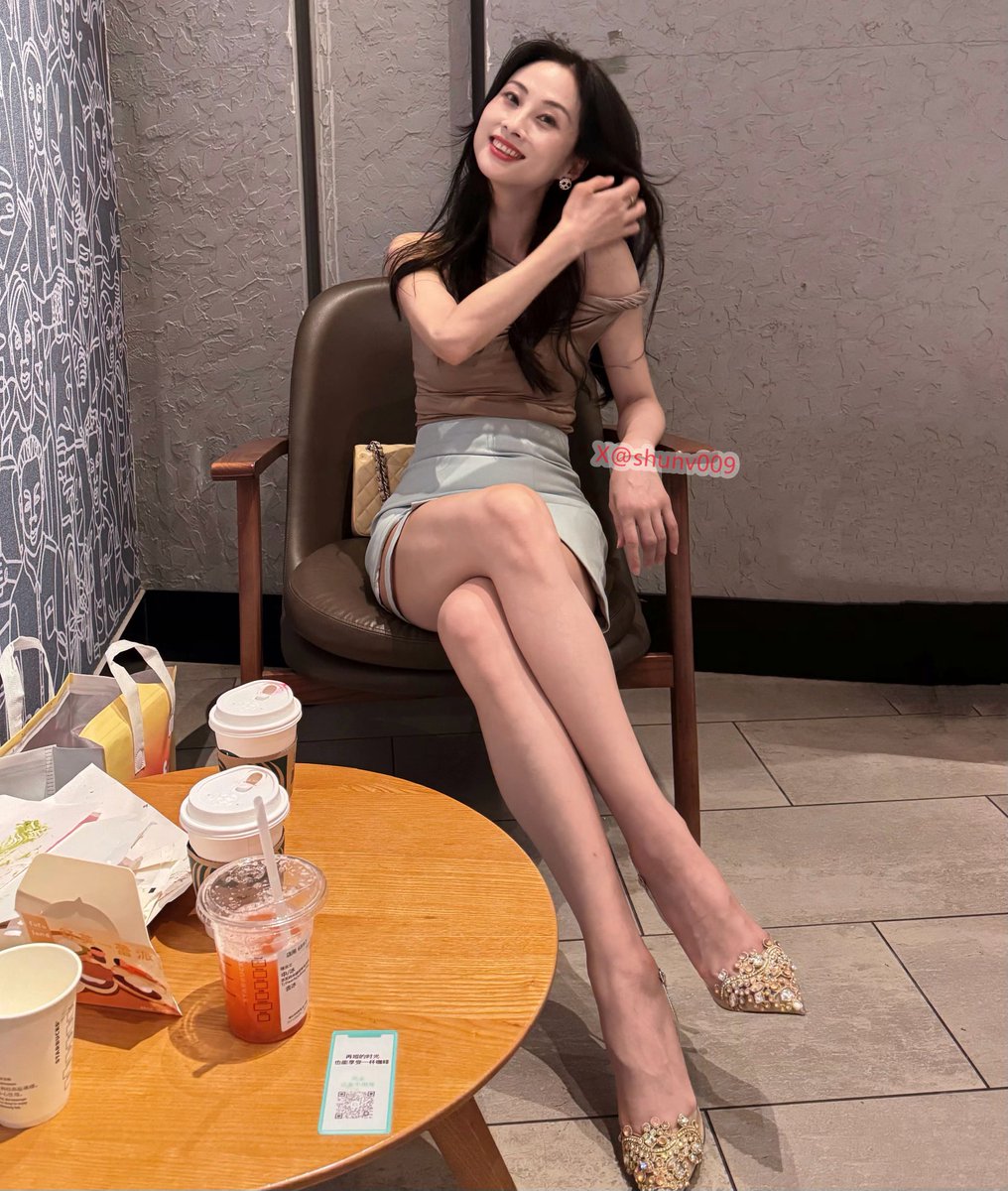meiting09's tweet photo. 嘴角扬起的弧度，是对生活最好的回应。 https://t.co/YKsO5LBowb