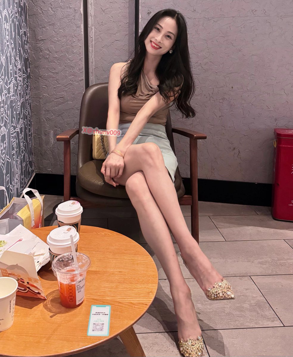 meiting09's tweet photo. 嘴角扬起的弧度，是对生活最好的回应。 https://t.co/YKsO5LBowb
