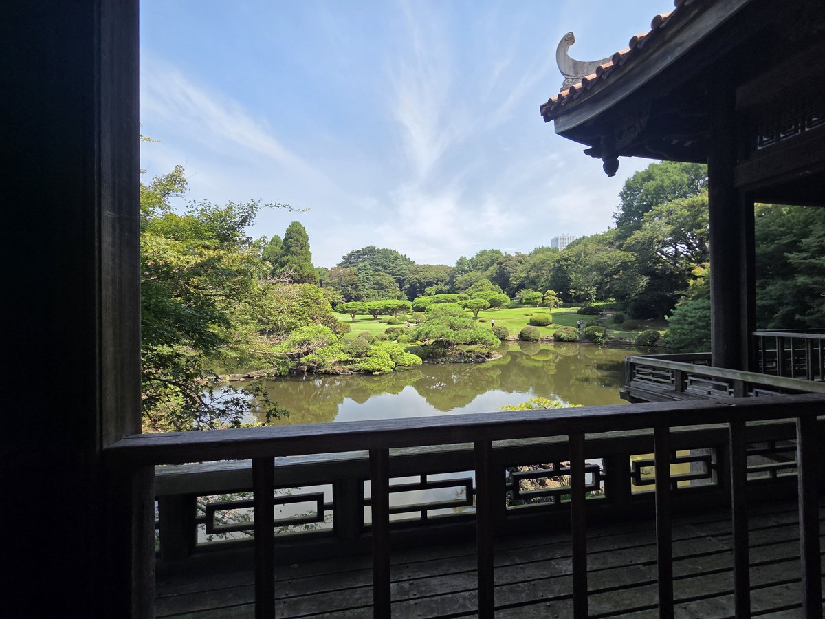 isshin_ichi's tweet photo. 今朝時間があったので新宿御苑で散歩してきました

人が少なくて日本庭園を独り占めしたみたいです🤭

中には台湾閣があり、ここで残暑するのもいいですね。都内の憩いの場としておすすめ

ってことでそのまま新宿で台湾スイーツを食べることにしました。豆花おいしい～😋

#りなちょみて https://t.co/PPyorOuUfm