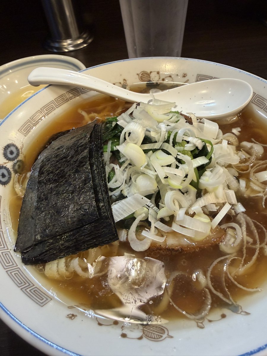 yoppy25nico's tweet photo. 2週間ぶりのえーちゃん食堂へ

・ラーメン
・ごはん
・生卵

最高の朝ごはん！久しぶりの生卵で、やっぱりすき焼き食い美味すぎてサクッと完飲完食！ごちそうさまでした！
来週の手モミの日が楽しみです！
(いつも手モミの日告知ありがとうございます笑) https://t.co/DbD8mvVY24