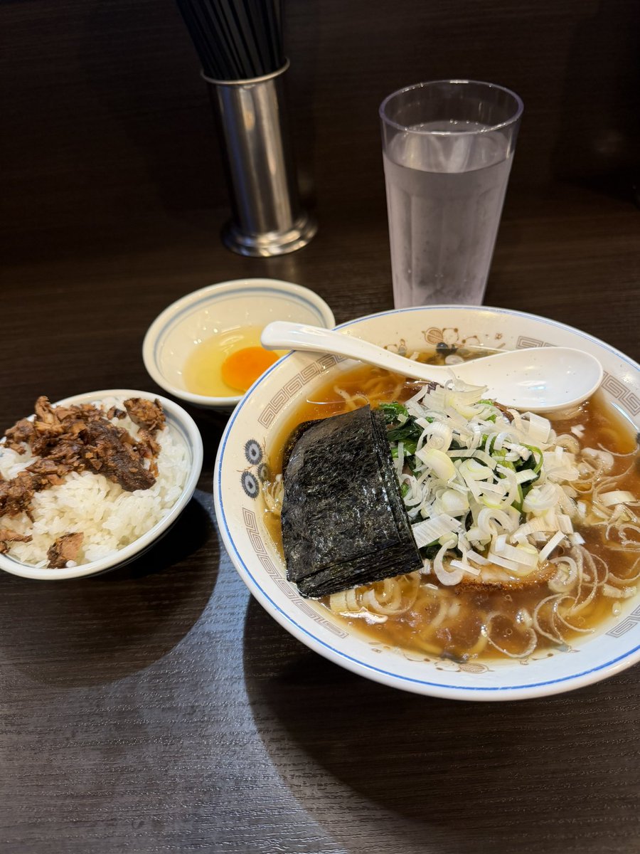 yoppy25nico's tweet photo. 2週間ぶりのえーちゃん食堂へ

・ラーメン
・ごはん
・生卵

最高の朝ごはん！久しぶりの生卵で、やっぱりすき焼き食い美味すぎてサクッと完飲完食！ごちそうさまでした！
来週の手モミの日が楽しみです！
(いつも手モミの日告知ありがとうございます笑) https://t.co/DbD8mvVY24