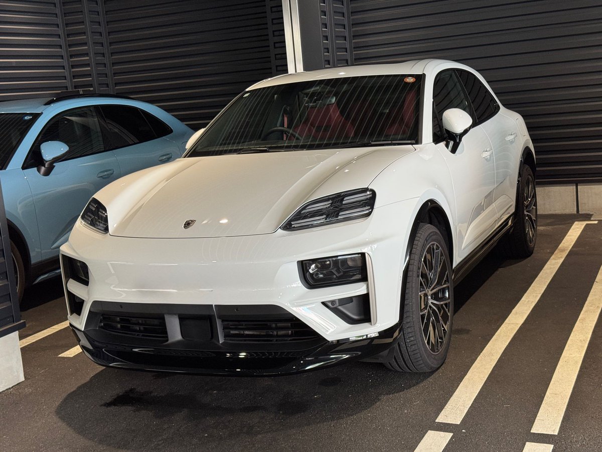 boxster_gts's tweet photo. マカン ターボ エリクトリックを試乗
バチクソ良い‼️
ノーマルのマカン エリクトリックとは完全に別物

なんだこれ、911か❓というレベル

ポルシェは足回りのオプションで劇的な差がある。
絶対にSUV系はエアサスは付けるべき。 

大事なことなので、もう一度言います
エアサスを付けなさい https://t.co/myXCp18Glt