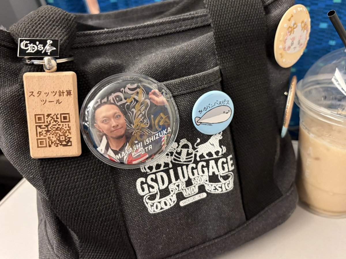 Rim_Brise's tweet photo. 神戸大会の後に、ふと「なんかグッズとかないんですか?」と聞いてみると、まさかのバッジいただきました😍
サインもいただき、すぐに100均へ💨
推しグッズコーナーで缶バッジケースを買って保護!家宝にします🙇♂️
いつも通り優しいウタさんでした!
#推し活 #ダーツ #PERFECT https://t.co/eVP283T9Xn