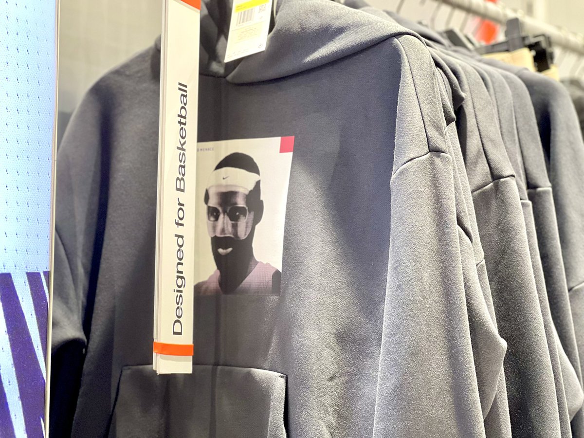 AranetaCity's tweet photo. Y'all thought he was finished? 👑

After another move that shook the basketball world, keep the hype going with LeBron James apparel, gear, and signature sneakers at Nike. 👟🏀💯

#AranetaCity #GatewayMall2 #Nike https://t.co/LVxhkYhAHH