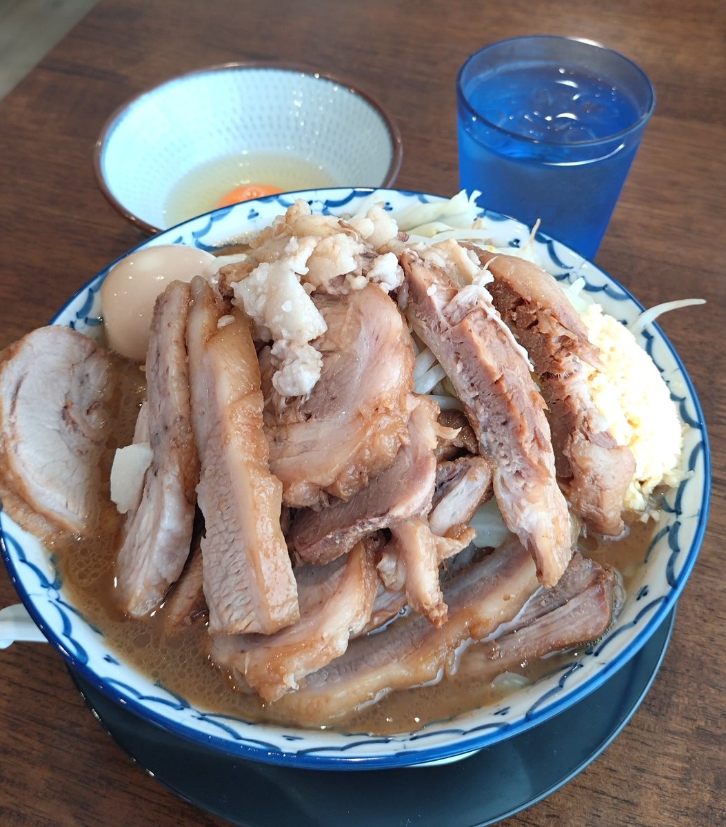 hippoton3's tweet photo. ラーメンさとら@南房総市富浦町
3週間ぶりのさとらに😊
《麺普》
ラーメン大盛（400g）
ぶた増し
ぶた増し
味付け玉子
生卵
【先】
にんにく
ヤサイ（多め）
背アブラ
味の濃さ（カラメ）
めちゃくちゃうめぇー😭
ご馳走様でした。 https://t.co/mWj8BtjidG