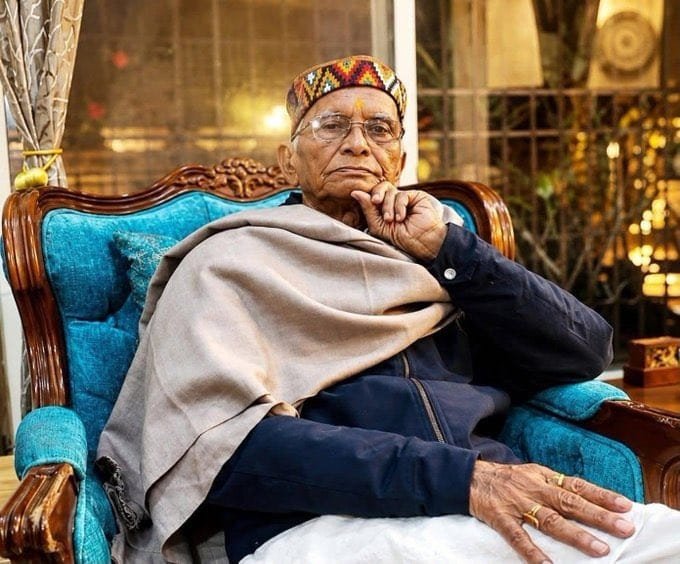 UpendrraRai's tweet photo. The last rites of #EminentLitterateur and Padma Shri awardee #KailashChandraPant will be performed today in #Bhopal. 

The #RenownedLitterateur passed away yesterday following a cardiac arrest at his residence in Bhopal. He was 90 years old. https://t.co/Uxgrlx5Y5C