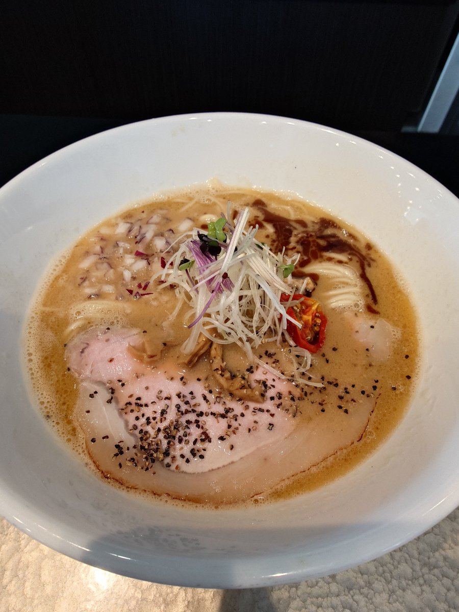 NineStar18's tweet photo. 静岡掛川🍜麺屋さすけ　本店

濃厚中華そば
ローストポーク丼

濃厚スープに薬��とマー油が合わさることでバランスよい旨さに🤤��細麺も◎
さっぱりローストポーク丼との相性も抜群🐖

#麺屋さすけ　#濃厚中華そば https://t.co/MWpMTSb11k