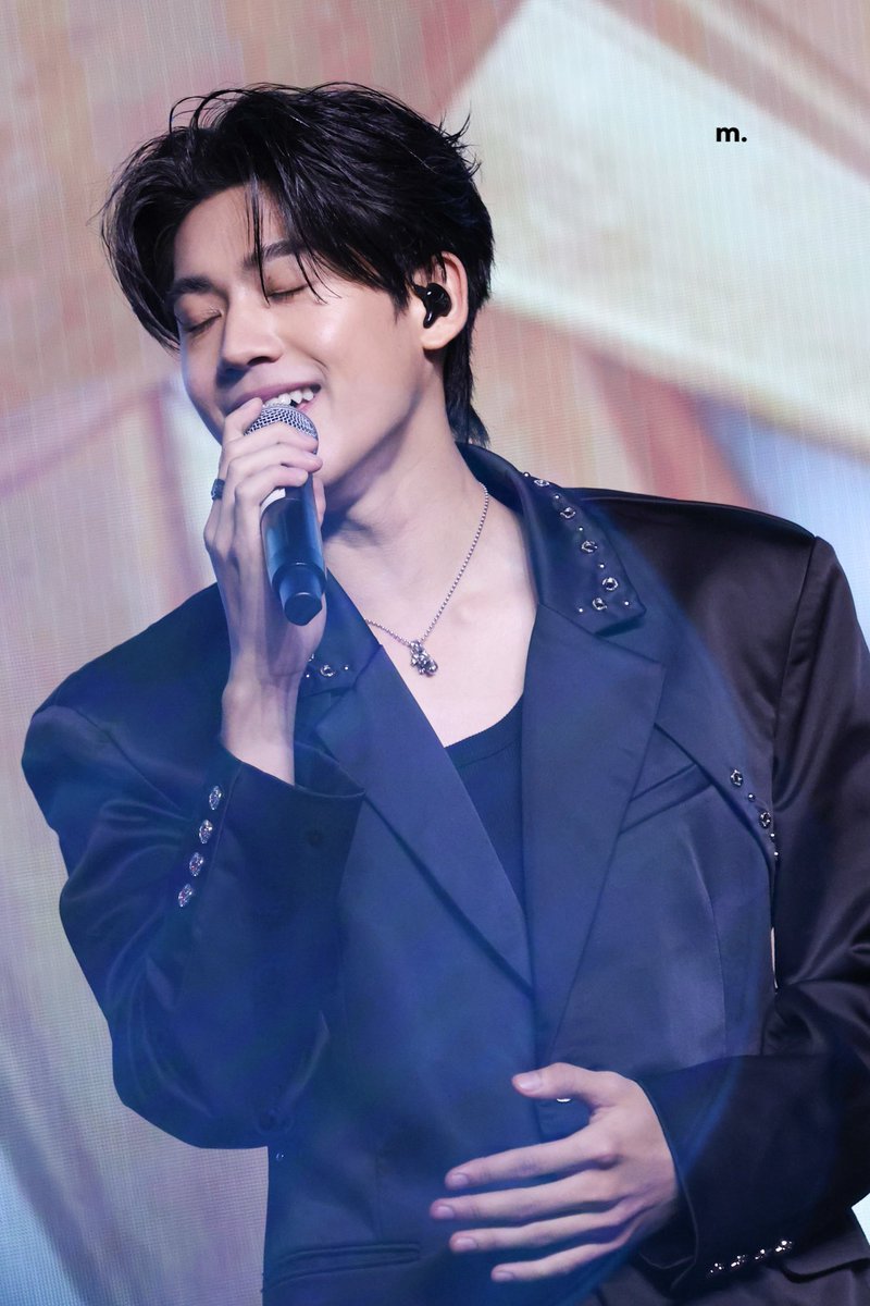 m3010x's tweet photo. (🌠🎤) — @almondsleepp
#WhenOrangesFallFinalEP
#Almondbabybigboy https://t.co/ZmEc15xwF6