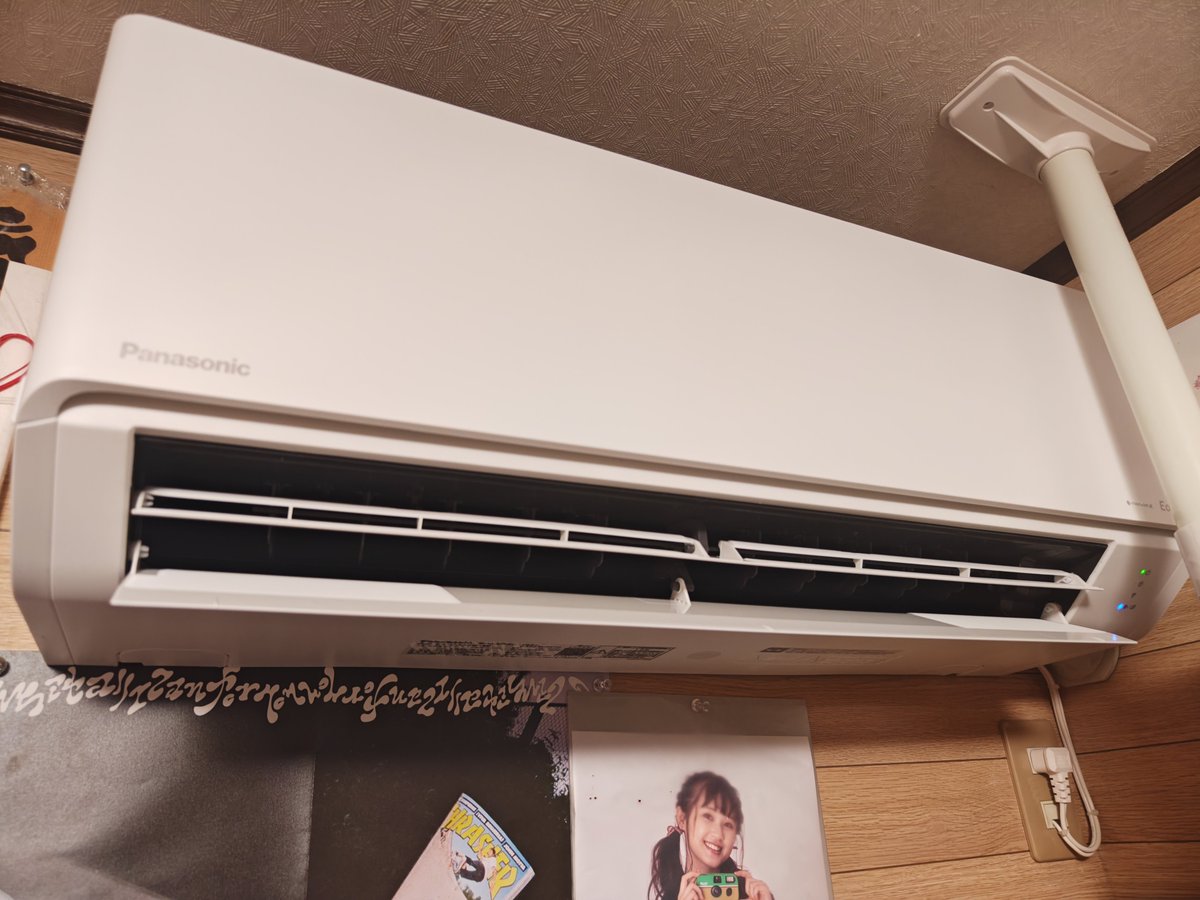KINGNORI3's tweet photo. 昨日の夜エアコンぶっ壊れて買い換えたww https://t.co/tnNTZdXlyb