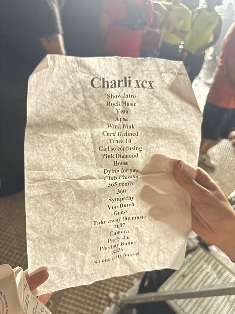 kelsucker's tweet photo. CHARLI XCX LOLLAPALOOZA SETLIST https://t.co/DXvkEOrnUX
