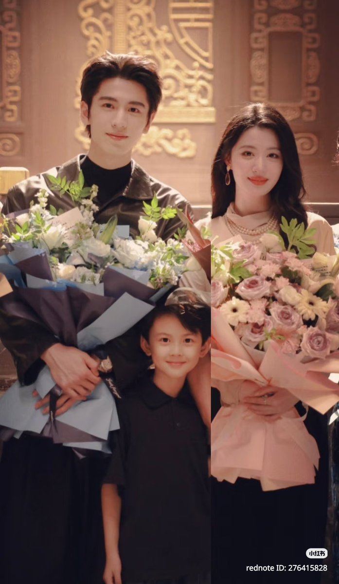 theluneszenith's tweet photo. I cannot wait until they give us an actual family photo because we are tired of living on edits 😭😭😭 

#overdo https://t.co/PlMy8DCcK0