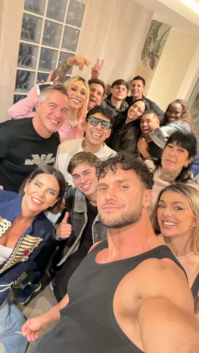 danieladlucia's tweet photo. Asado en lo de Brian y Dane.  
Tremenda banda. 🎩💖 #granhermano https://t.co/xqujCqC9LY