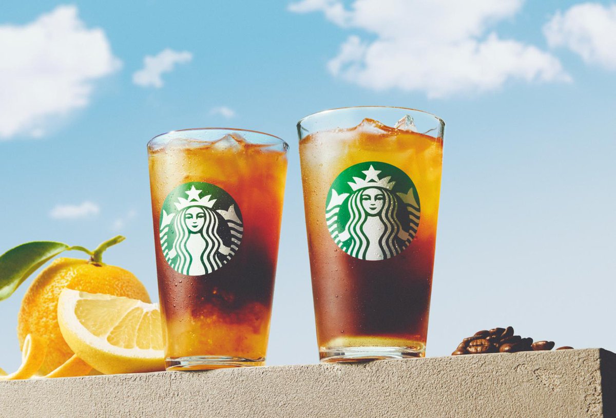 fashionsnap's tweet photo. スターバックス コーヒー ジャパンが、“苦さひかえめ”の新作コーヒー「クリア コーヒー」と「シトラス クリア コーヒー」を全国のスターバックスで発売。コーヒーに憧れや興味を持ちながらも、少し飲みづらいと感じている若者の声をきっかけに開発。 https://t.co/qdZEXGUKdl